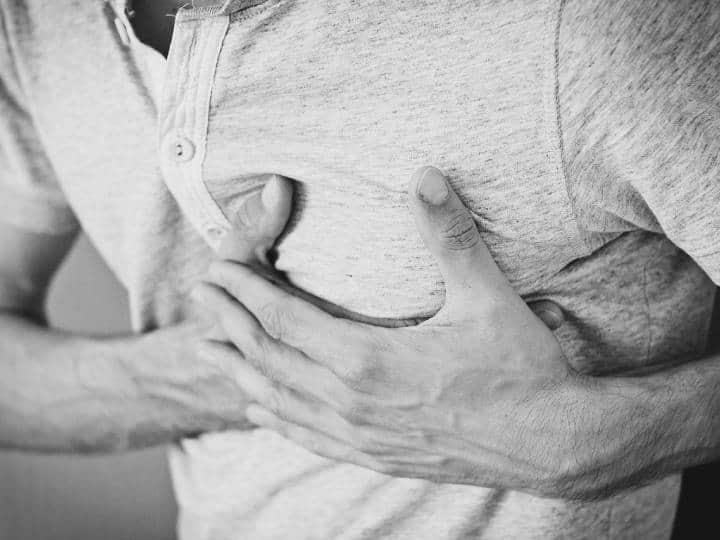 Can Your Acidity Be A Sign Of Heart Attack A Doctor Answers हद से ज्यादा एसिडिटी हार्ट अटैक के संकेत हो सकते हैं, जानें दोनों के बीच क्या है कनेक्शन?