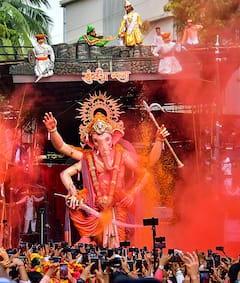 Mumbaicha Raja: 1..2..3..4...गणपतीचा जयजयकार; 'मुंबईचा राजा'ची विसर्जन मिरवणूक थाटात, पाहा फोटो