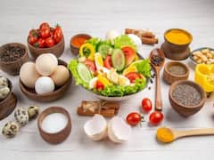 अगर परिवार में किसी के डेंगू हो जाए तो क्या क्या खाना चाहिए और क्या नहीं खाना चाहिए?