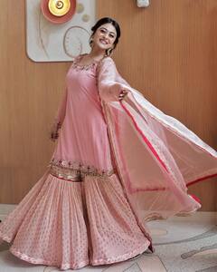 Falaq Naazz Drops Gorgeous Pictures In Pastel Pink Garara Set; See