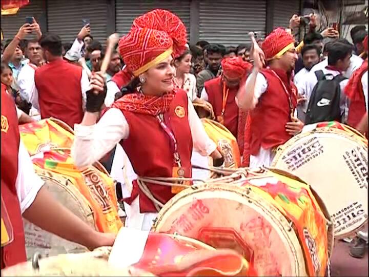 कलावंत ढोल ताशा पथकातील कलाकारांनी चाहत्यांची आणि पुणेकरांची मने जिंकली आहेत.