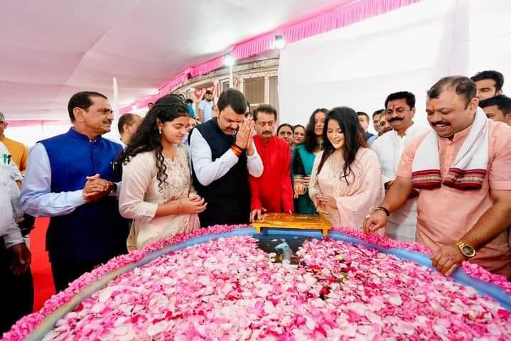 पर्यावणाला हानी पोहचु नये म्हणून या बाप्पांचं महानगरपालिकेच्या कृत्रिम हौदात विसर्जन करण्यात आलं.