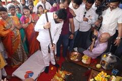 Tembhi Naka Navratri : आता वेध नवरात्रीचे, टेंभी नाका नवरात्रोत्सवाचे मंडप पूजन मुख्यमंत्र्यांच्या हस्ते पार, जाणून घ्या इतिहास आणि राजकीय महत्व