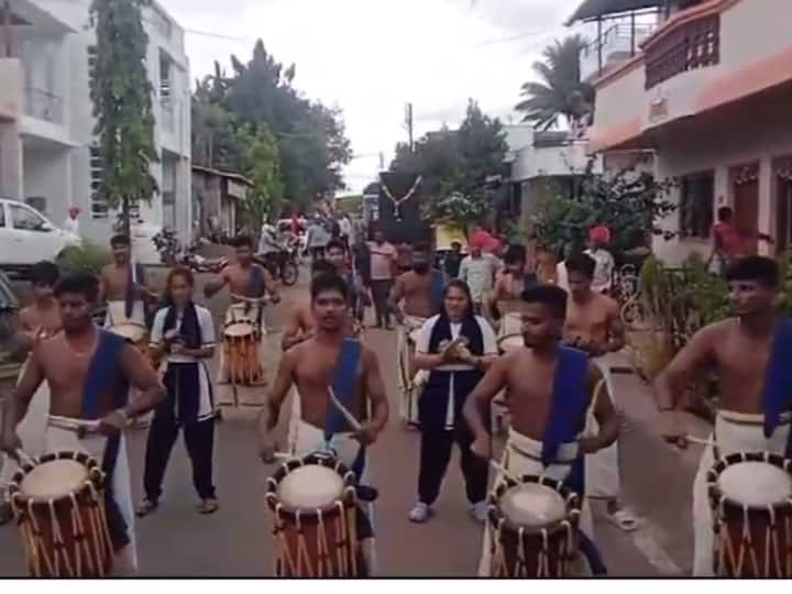 सजीव देखाव्यांवरही भर देण्यात आली आहे.