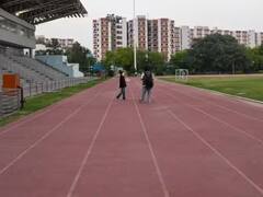 दिल्ली के स्टेडियम में कुत्ता घुमाकर फेमस हुई अफसर को सरकार ने नापा, मिली जबरन रिटायरमेंट