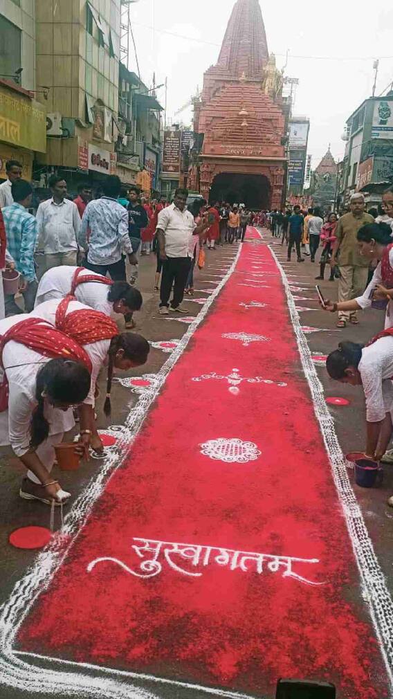 बाप्पाच्या स्वागतासाठी भव्य-दिव्य रांगोळी!