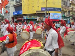 Kolhapur Ganesh Darshan : कोल्हापुरात गणेश विसर्जन मिरवणुकीस थाटात सुरुवात; पारंपरिक ढोल पथकांनी ताल धरला