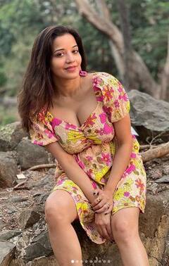 Monalisa: ਮੋਨਾਲੀਸਾ ਨੇ ਫਲੋਰਲ ਡੀਪ ਨੇਕ ਡਰੈੱਸ 'ਚ ਫਲਾਂਟ ਕੀਤੀ ਆਪਣੀ ਕਲੀਵੇਜ, ਤਸਵੀਰਾਂ ਨੇ ਵਧਾਈ ਇੰਟਰਨੈੱਟ 'ਤੇ ਗਰਮੀ