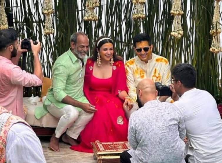 Parineeti chopra raghav chadha haldi ceremony photo viral actress in red outfit groom wore sun glasses  Parineeti-Raghav Wedding: લગ્ન બાદ સામે આવી પરિણીતિ-રાઘવની હલ્દી સેરેમનીની તસવીરો, પિંક આઉટફિટમાં જોવા મળી એક્ટ્રેસ 