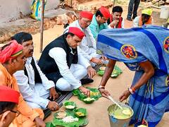 यूपी के बाद अब इस राज्य में अखिलेश यादव जमा रहे राजनीतिक जमीन, आदिवासी के घर पहुंचे, पत्तल में खाना खाया