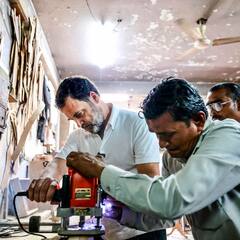 Rahul Gandhi: এবার হাতে করাত, দিল্লির কীর্তি নগরের বাজারে কাঠমিস্ত্রিদের সঙ্গে সাক্ষাৎ রাহুলের
