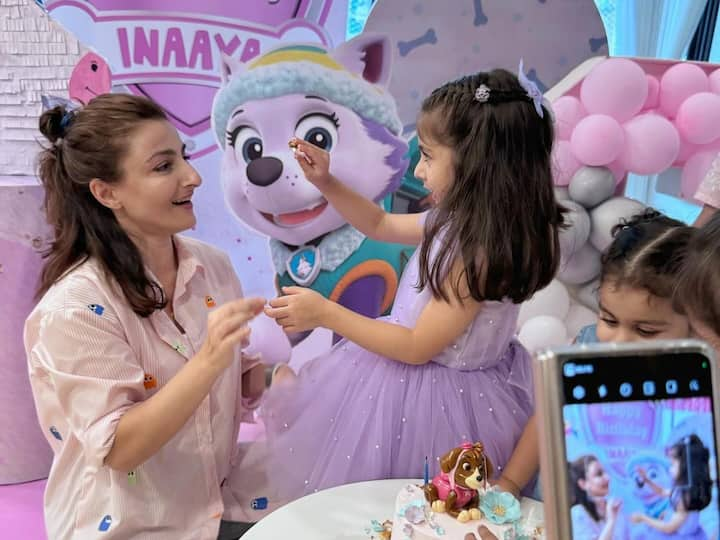 Soha Ali Khan and Kunal Khemu's daughter Inaaya turned 6. Proud parents shared Birthday pictures on social media. Kareena Kapoor also wished the adorable a Happy Birthday.