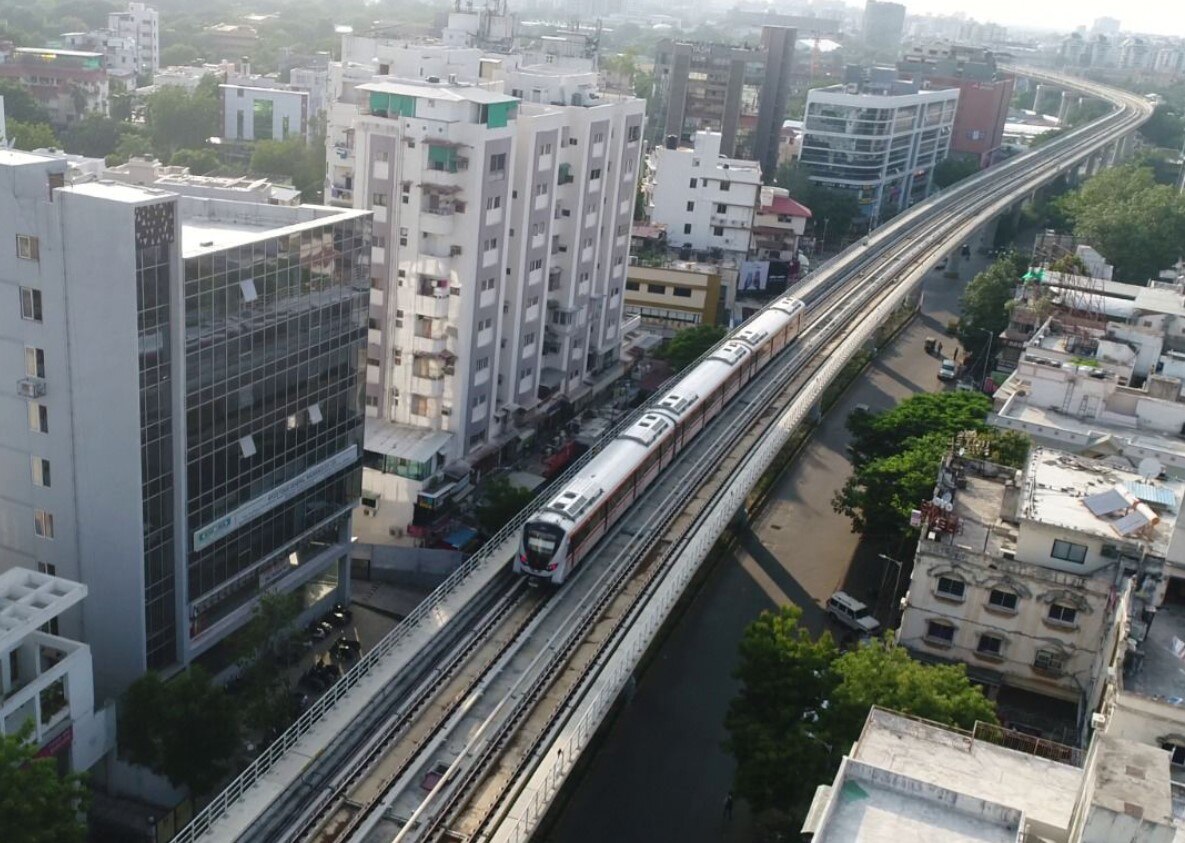 Ahmedabad Metro:  અમદાવાદ મેટ્રો રેલ સેવાનું એક વર્ષ પૂર્ણ, જાણો રોજના કેટલા લોકો કરે છે મુસાફરી