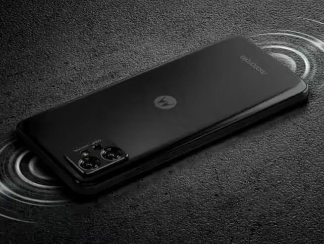 MOTOROLA G32 ફોનની મૂળ કિંમત 18,999 રૂપિયા છે, તમે આ ફોનને ઈ-કોમર્સ સાઇટ પરથી માત્ર 9,999 રૂપિયામાં ખરીદી શકો છો. આ Motorola ફોનમાં 50MP + 8MP + 2MPનો ટ્રિપલ કેમેરા સેટઅપ અને 16MP ફ્રન્ટ કેમેરા છે, આ ફોન 5000mAh બેટરી પેક સાથે આવે છે.
