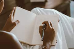 Benefits Of Diary Writing : तणाव आणि एकटेपणापासून मुक्ती मिळवायची असेल तर डायरी लिहा, मिळतील लाखो फायदे