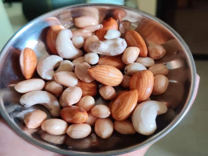 Health tips Benefits of soaked peanut Soaked Peanuts: आसपास इन बीमारियों को फटकने भी नहीं देगी भीगी हुई मूंगफली, होंगे इतने गजब के फायदे