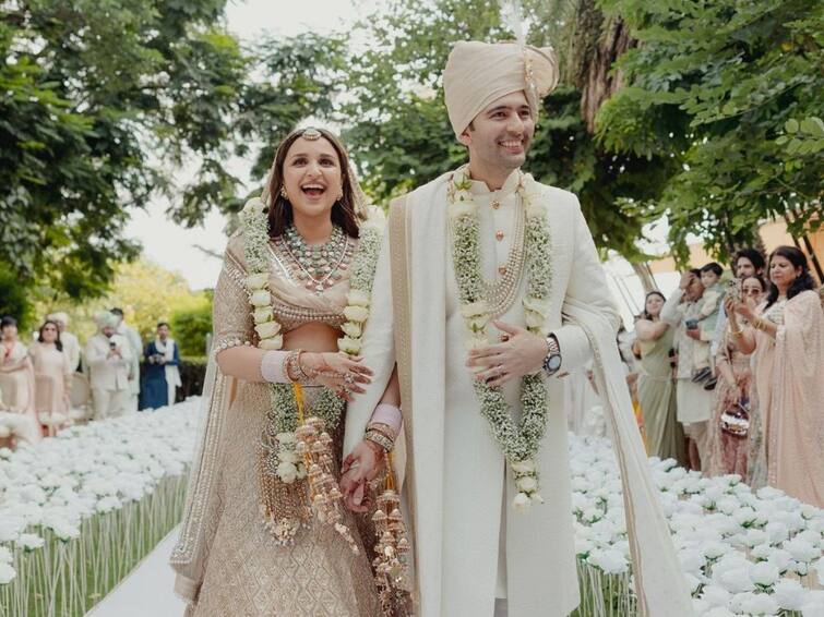 'Your Voice Is The Soundtrack Of My Life' Parineeti Chopra Shares Wedding Video Clip dedicates song for husband Raghav Chadha Raghav-Parineeti: পরিণীতির কণ্ঠ রাঘবের জীবনের নতুন 'সাউন্ডট্র্যাক', পোস্ট করলেন বিয়ের মিষ্টি ভিডিও