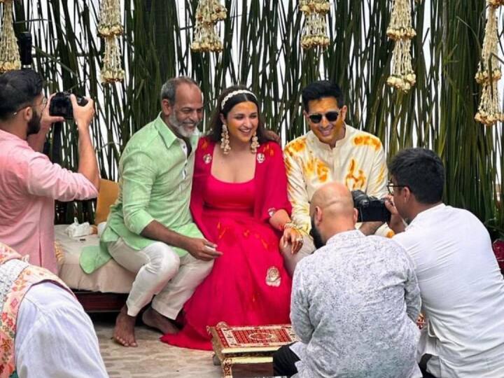 Parineeti Chopra Raghav Chadha haldi ceremony photo viral actress in red outfit groom wore sun glasses Parineeti-Raghav Wedding: शादी के बाद सामने आई परिणीति-राघव की हल्दी सेरेमनी से तस्वीर, पिंक आउटफिट में नजर आईं एक्ट्रेस तो चश्मा लगाए दिखे दूल्हे राजा