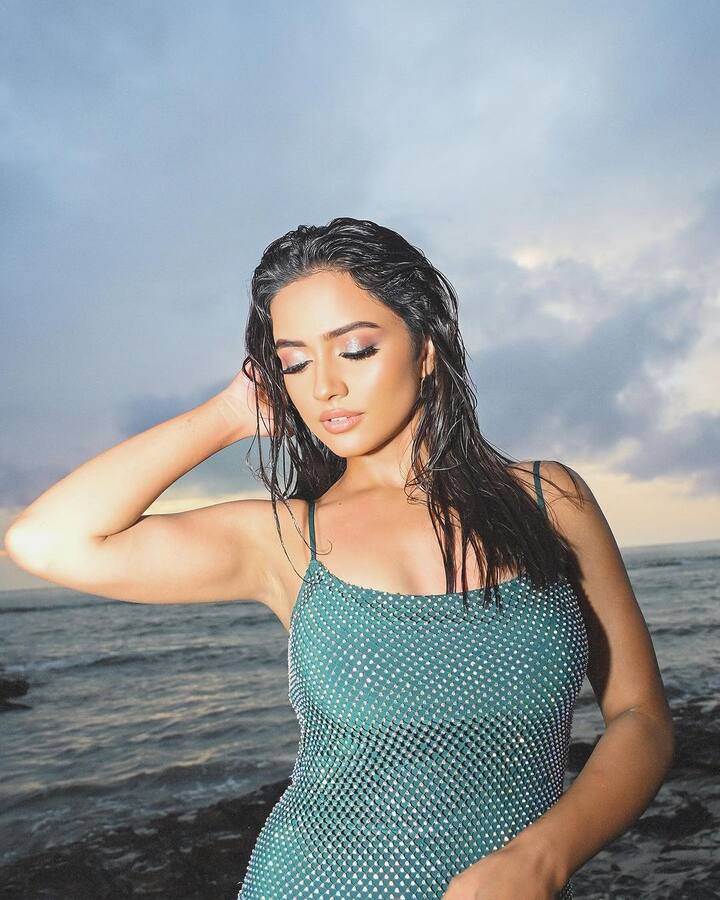 એક્ટ્રેસ અને મોડલ નિશા ગુરગેન તેના બોલ્ડ અને હોટ અંદાજ માટે જાણીતી છે. અભિનેત્રીએ પોતાના ઈન્સ્ટાગ્રામ પર ખૂબ જ શાનદાર તસવીરો શેર કરી છે.