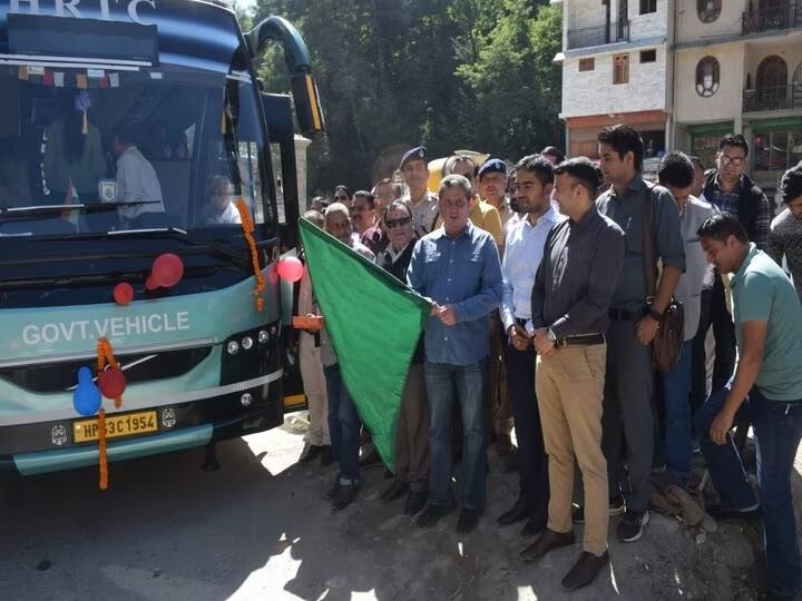 Himachal Pradesh Disaster Kullu Manali Renovation Work intensifies Volvo bus reaches Manali after 80 days ann Himachal News: आपदा के बाद हिमाचल में पटरी पर लौट रही व्यवस्था, 80 दिन बाद मनाली पहुंची वोल्वो बस