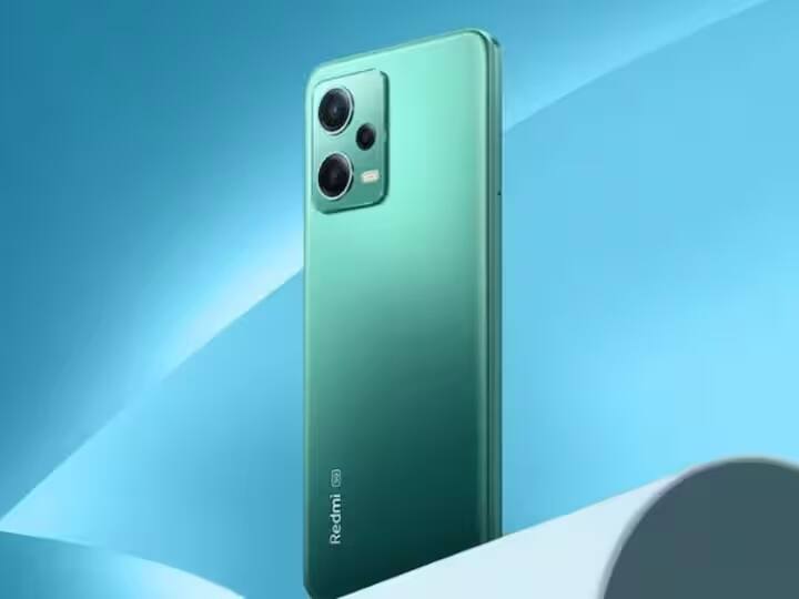REDMI Note 12 Pro 5G फोन की कीमत 27,999 रुपये है, लेकिन ई-कॉमर्स साइट से इसे केवल 23,999 में खरीद सकते हैं. इस फोन में 6GB रैम और 128GB की स्टोरेज मिलती है. फोन के रियर पैनल में 50MP (OIS) + 8MP + 2MP कैमरा सेटअप और फ्रंट में 16MP का कैमरा मिलता है. पावर के लिा रेडमी के इस फोन में 5000mAh की बैटरी दी गई है.