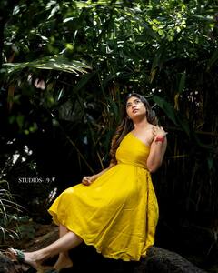 Rithu Chowdary Photos : ఎల్లో స్కర్టులో రీతూ చౌదరి - కొత్త ఫోటోలు చూశారా?