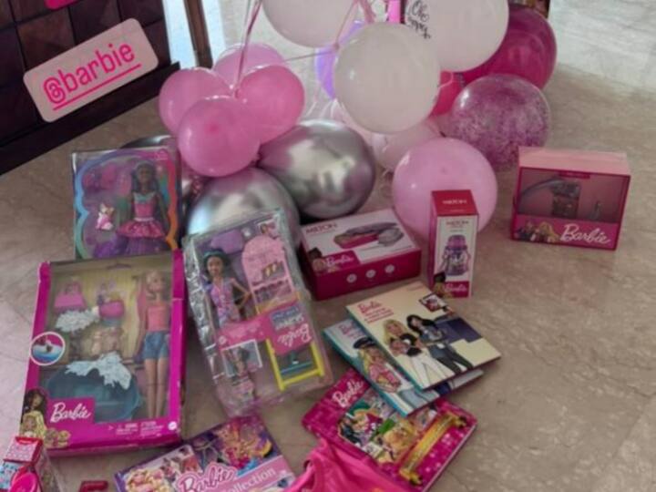 सोहा अली खान की बेटी इनाया बी-टाउन के पॉपुलर स्टार किड्स में से एक हैं. आज इनाया अपना छठा बर्थडे सेलिब्रेट कर रही हैं. जिसके लिए कुणाल और सोहा ने अपनी लाडली के लिए बार्बी थीम वाली शानदार पार्टी रखी.