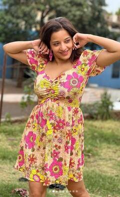 Monalisa: ਮੋਨਾਲੀਸਾ ਨੇ ਫਲੋਰਲ ਡੀਪ ਨੇਕ ਡਰੈੱਸ 'ਚ ਫਲਾਂਟ ਕੀਤੀ ਆਪਣੀ ਕਲੀਵੇਜ, ਤਸਵੀਰਾਂ ਨੇ ਵਧਾਈ ਇੰਟਰਨੈੱਟ 'ਤੇ ਗਰਮੀ