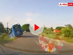 मध्य प्रदेश: खरगोन में चलते-चलते अचानक नदी में गिरी यात्रियों से भरी बस, घटना का लाइव वीडियो आया सामने