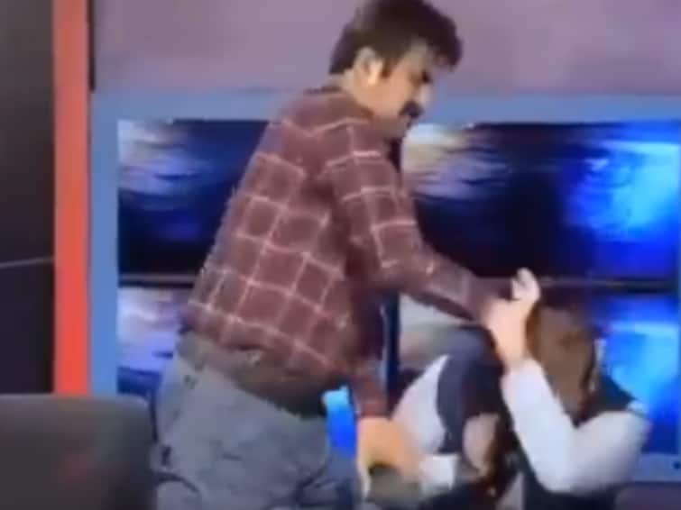 Pakistan leaders slap, kick each other on live TV debate Viral Video Viral Video: లైవ్‌ డిబేట్‌లో  కొట్టుకున్న పాకిస్థాన్‌ నేతలు