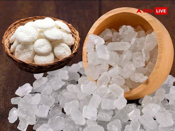 मां लक्ष्मी को मिश्री और बताशे का भोग पसंद हैं, क्योंकि इसका रंग भी सफेद हैं. इसिलए आप शुक्रवार के दिन मां लक्ष्मी को मिश्री और बताशे का भोग भी लगा सकते हैं.