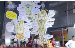 Pune news : पुण्यात  गणपती विसर्जनात  कोयता गँग विरोधात देखाव्याने लक्ष वेधलं, पाहा फोटो...