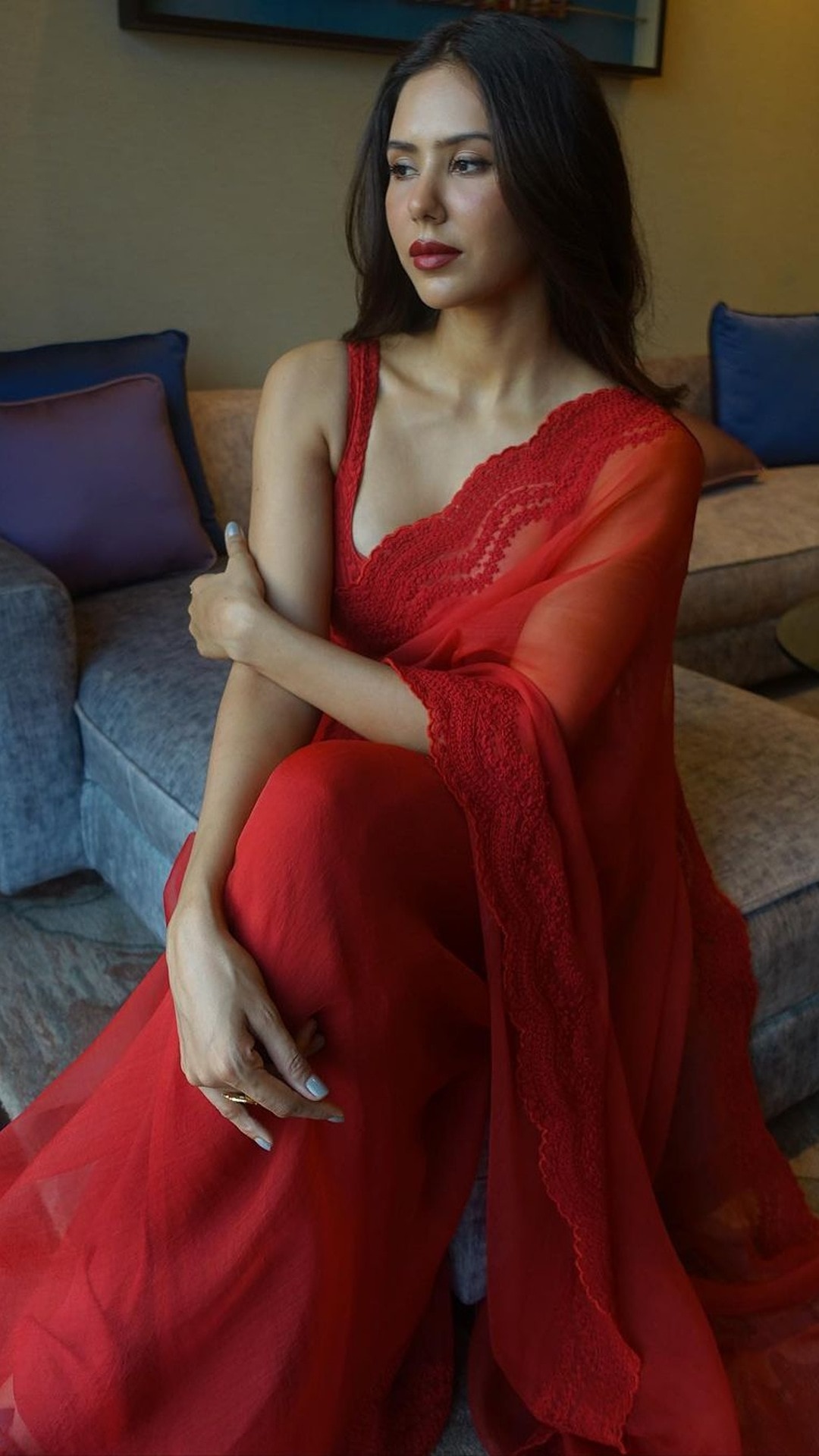 Parvati Nair navel in red transparent half saree and red blouse :  r/NavelNSFW