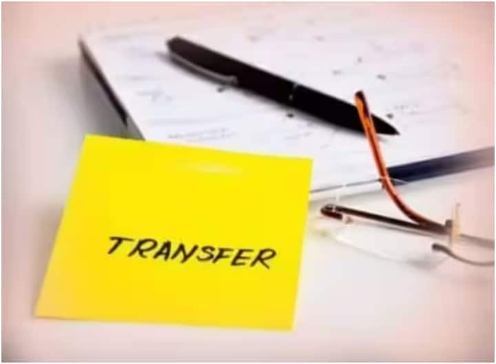 Noida Authority OSD Avinash Tripathi transferred UP News UP PCS Transfer PCS Transfer List: नोएडा अथॉरिटी के OSD पर गिरी प्रशासन की गाज, अविनाश त्रिपाठी का हुआ तबादला