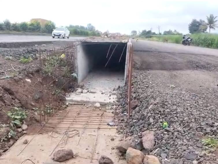 In Satara a burning body was found in a drain It is suspected that attempt to destroy evidence by murder Satara Crime : साताऱ्यात हायवेच्या निर्माणाधीन मोरीमध्ये जळता मृतदेह सापडल्याने एकच खळबळ; खून करून पुरावा नष्ट करण्याचा प्रयत्न असल्याचा अंदाज 