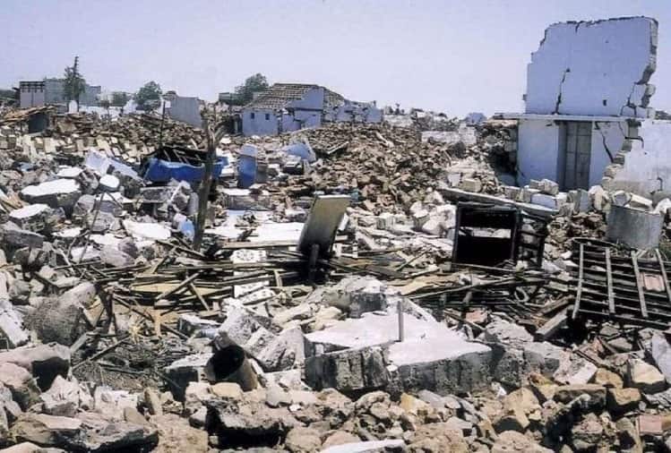 latur killari earthquake 1993 completes 30 years sharad pawar to attend programme  Earthquake : लातूर-किल्लारी 'भयकंपा'ची 30 वर्षे, असं झालं पुनर्वसन; शरद पवारांच्या उपस्थितीत पार पडणार कृतज्ञता सोहळा