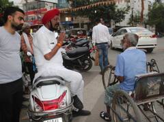 छत्तीसगढ़ के इस MLA को क्यों कहा जाता है 'एक्टिवा वाला' विधायक? खुद का दफ्तर भी नहीं बनाया