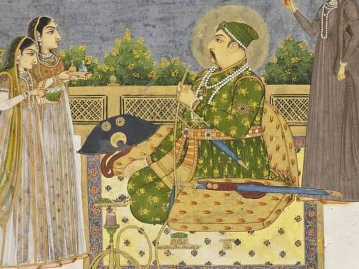 This Mughal ruler Muhammad Shah Rangeela used to come to the court wearing Ghaghra Choli 'घाघरा चोली' पहनकर दरबार में आता था ये मुगल शासक, मुर्गों की लड़ाई देखकर हो जाता था खुश