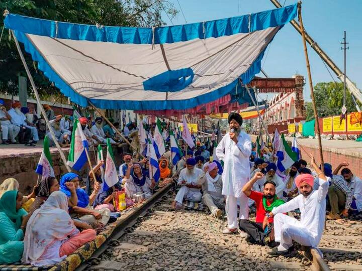Punjab News: पंजाब में किसान आंदोलन से 193 ट्रेनें प्रभावित, अंबाला राजमार्ग सात घंटे तक रही बाधित Punjab News 193 trains affected by farmers' movement in Punjab, Ambala Highway disrupted for seven hours Punjab News: पंजाब में किसान आंदोलन से 193 ट्रेनें प्रभावित, अंबाला राजमार्ग सात घंटे तक रही बाधित
