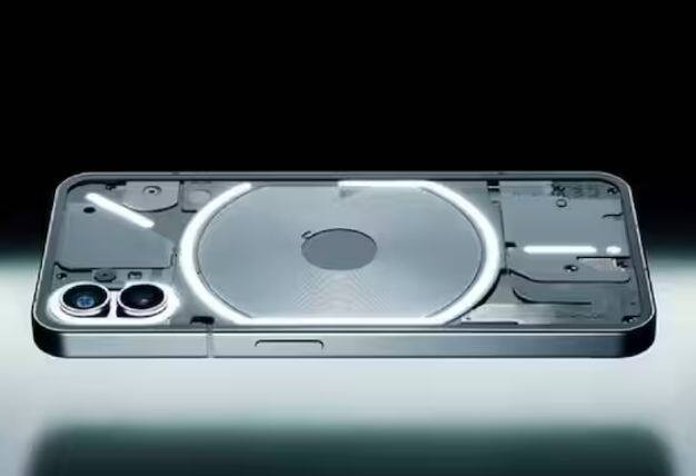 Nothing Phone (1) ਫੋਨ ਦੀ ਕੀਮਤ 37,999 ਰੁਪਏ ਹੈ, ਪਰ ਤੁਸੀਂ ਇਸਨੂੰ ਈ-ਕਾਮਰਸ ਸਾਈਟ ਤੋਂ ਸਿਰਫ 26,999 ਰੁਪਏ ਵਿੱਚ ਖਰੀਦ ਸਕਦੇ ਹੋ। Nothing ਦੇ ਇਸ ਪਹਿਲੇ ਫੋਨ 'ਚ 50MP ਦਾ ਡਿਊਲ ਕੈਮਰਾ ਅਤੇ 16MP ਦਾ ਫਰੰਟ ਕੈਮਰਾ ਹੈ। ਪਾਵਰ ਲਈ, ਫ਼ੋਨ ਵਿੱਚ 4500mAh ਦੀ ਬੈਟਰੀ ਹੈ ਅਤੇ ਇਹ ਫ਼ੋਨ Snapdragon 778G+ ਪ੍ਰੋਸੈਸਰ ਦੇ ਨਾਲ ਆਉਂਦਾ ਹੈ।