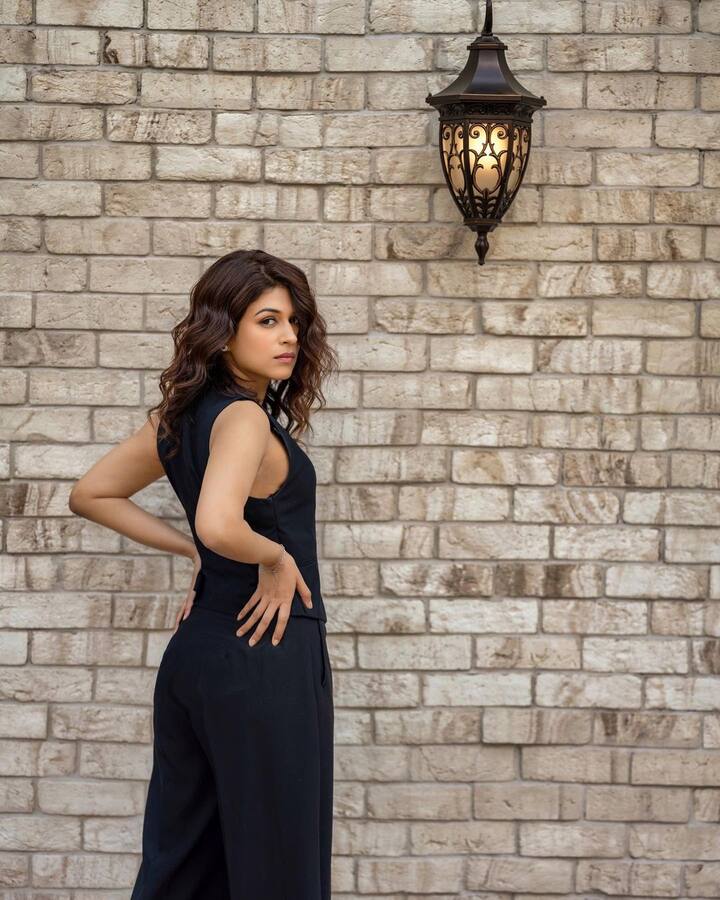 સાઉથ એક્ટ્રેસ શ્રદ્ધા દાસ પોતાના ગ્લેમર લૂકના કારણે જાણીતી છે. અભિનેત્રી અવારનવાર પોતાની બોલ્ડ અને હોટ તસવીરો શેર કરતી રહે છે.