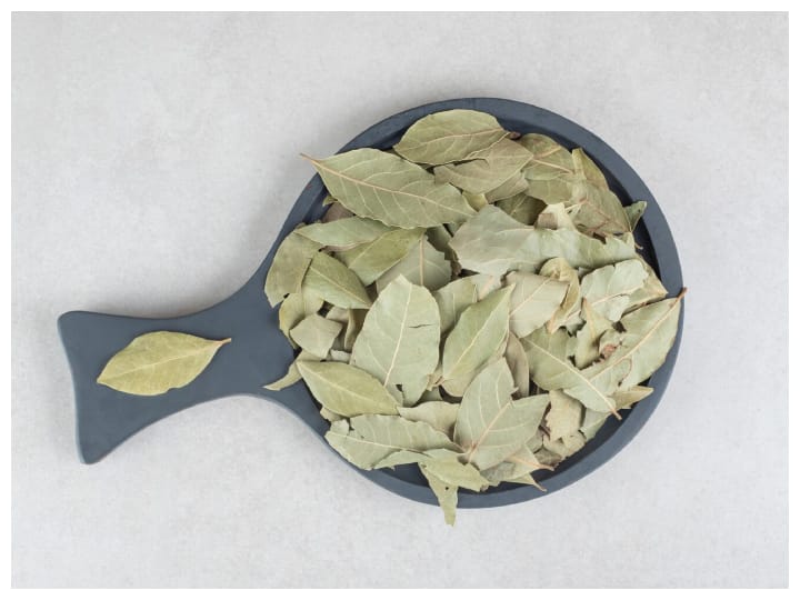 Explain the benefits of bay leaves सब्जी में रोजाना तड़का लगाएं एक तेजपत्ता से, कभी नहीं होगी यह बीमारी