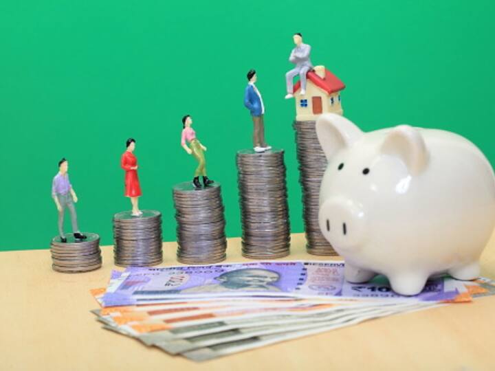 Post Office term Deposit Account offers an annual interest calculated quarterly, with rates ranging from 6.9 per cent to 7.5 per cent per annum. Deposits start at Rs 1,000 with no maximum limit, and premature closure incurs varying interest rates. (Image: Getty)