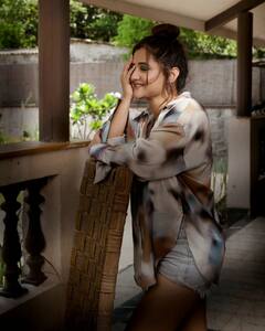 PHOTO: 'बिग बॉस' फेम रश्मी देसाईने शेअर केला बोल्ड लूक; चाहते घायाळ!