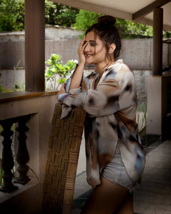 टीव्ही अभिनेत्री रश्मी देसाईने इंडस्ट्रीत बराच काळ घालवला आहे.