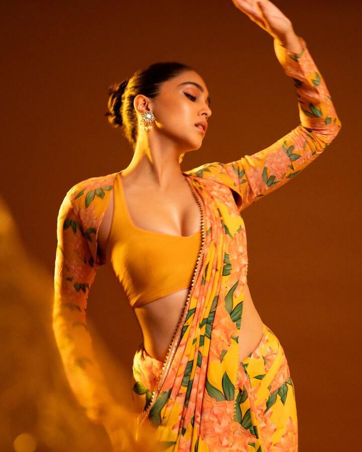 તમે પણ અભિનેત્રીનો આ શાનદાર લૂક જોઈ દિવાના બની જશો. અભિનેત્રીએ કેમેરાની સામે ખૂબ જ શાનદાર પોઝ આપ્યા છે.