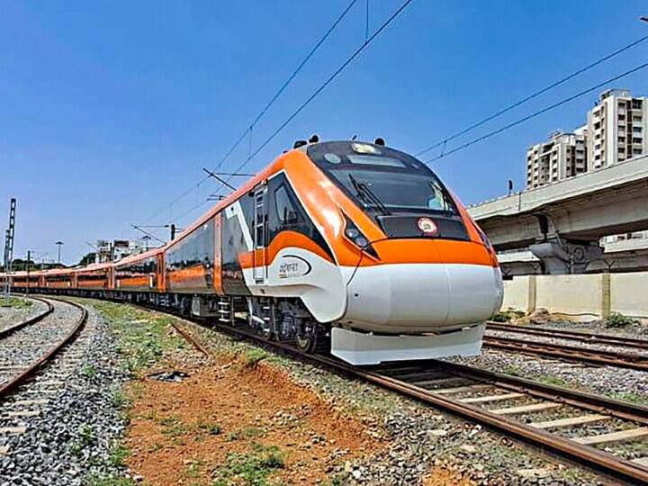 Vande Bharat train to be cleaned in 14 minute through 14 Minute Miracle scheme ramp for physically disabled 'जादुई 14 मिनट'! वंदे भारत ट्रेन से यात्रा करने वालों के लिए खुशखबरी, दिव्यांग यात्रियों के लिए हुआ ये बदलाव