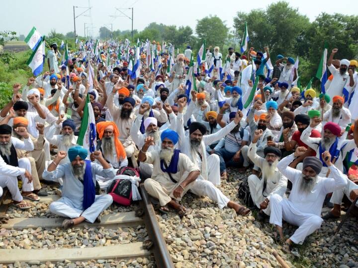 Punjab Farmers Rail Roko Protest continues for third day passengers stranded in Punjab and Haryana due to train disruption Punjab News: किसानों का 'रेल रोको' आंदोलन तीसरे दिन भी जारी, ट्रेन प्रभावित होने से यात्री पंजाब और हरियाण में फंसे