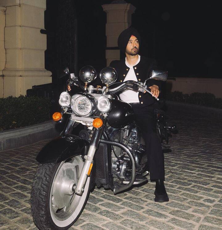 ਹੁਣ ਦਿਲਜੀਤ ਨੇ ਫੈਨਜ਼ ਦਾ ਇੰਤਜ਼ਾਰ ਕਰਦਿਆਂ ਆਪਣੀ ਨਵੀਂ ਐਲਬਮ ਨੂੰ ਰਿਲੀਜ਼ ਕਰ ਦਿੱਤਾ ਹੈ। ਜੀ ਹਾਂ, ਬੀਤੇ ਦਿਨੀਂ ਐਲਬਮ ਦਾ ਪਹਿਲਾ ਗਾਣਾ ਰਿਲੀਜ਼ ਹੋਇਆ ਸੀ। ਹੁਣ ਦਿਲਜੀਤ ਦੀ ਐਲਬਮ ਦੇ ਸਾਰੇ ਗਾਣੇ ਰਿਲੀਜ਼ ਹੋ ਚੁੱਕੇ ਹਨ।