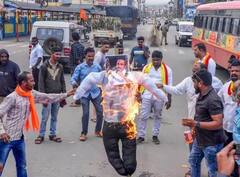 IN Pics: ક્યાંક સૂમસામ પડી સડકો તો ક્યાંક કરાયું પૂતળા દહન, કર્ણાટક બંદ બાદ રાજ્યમાં આવી થઈ હાલત, જુઓ તસવીરો